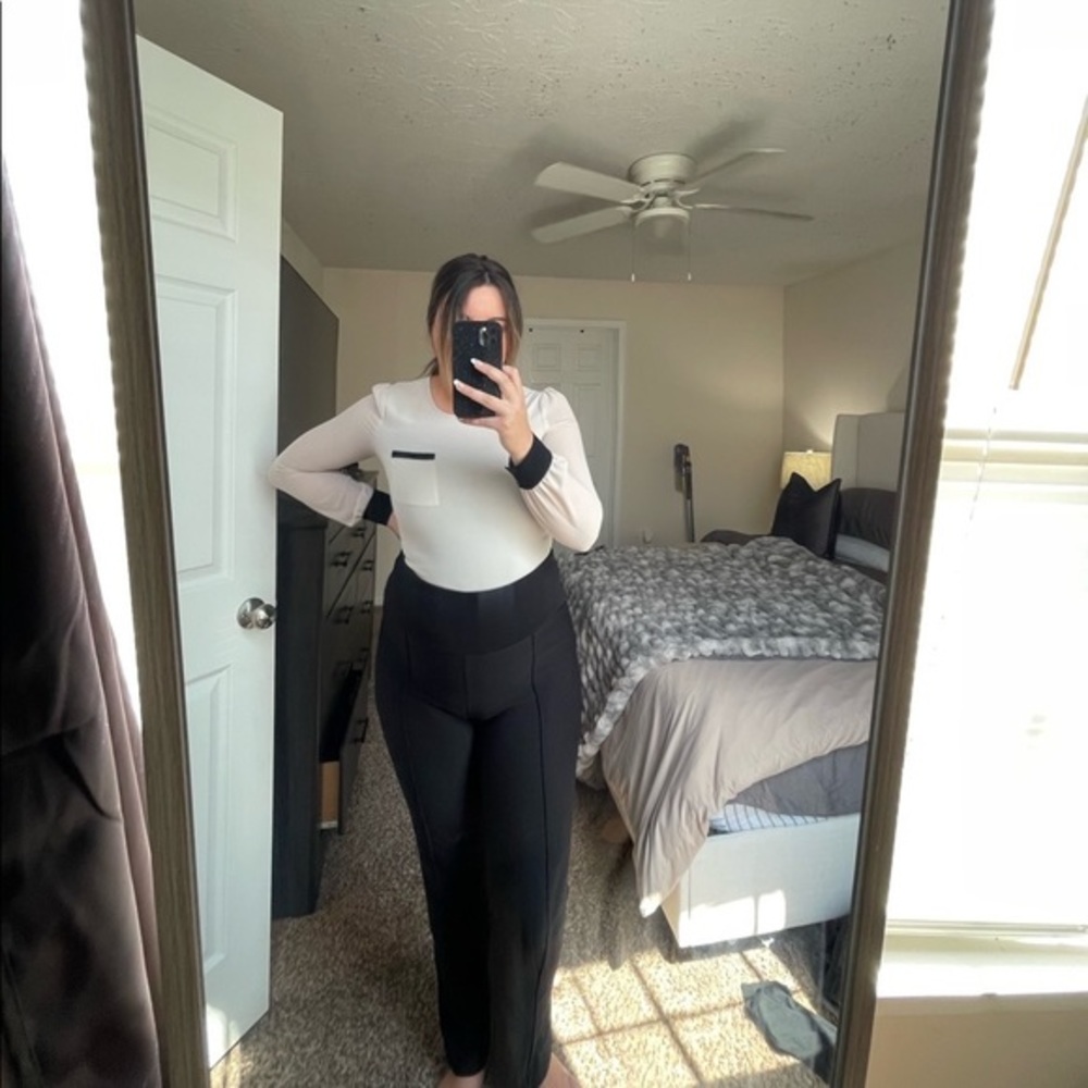Women’s Long Sleeve Dress Shirt - Cream & Black